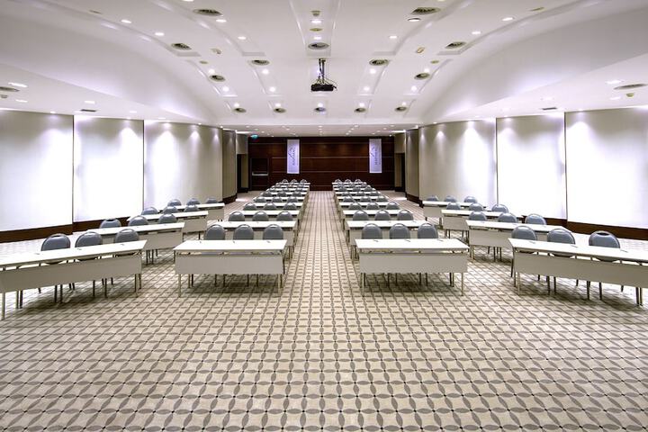 Room 15 of 83