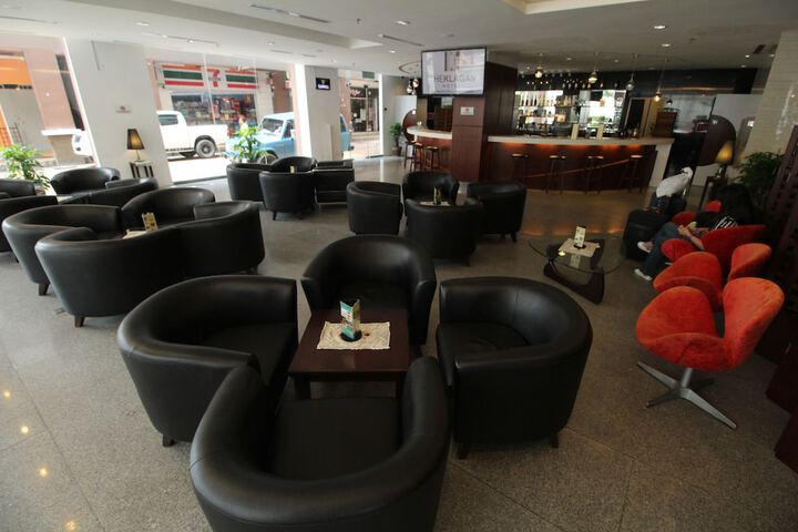 Entrance & Lobby