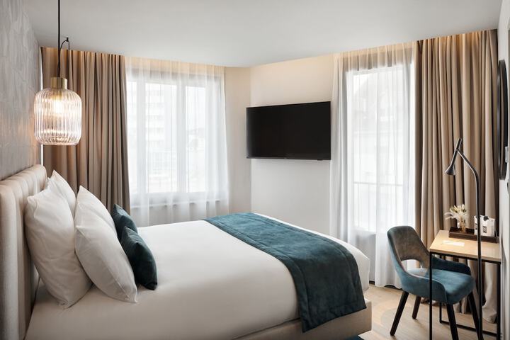 Room 10 of 74