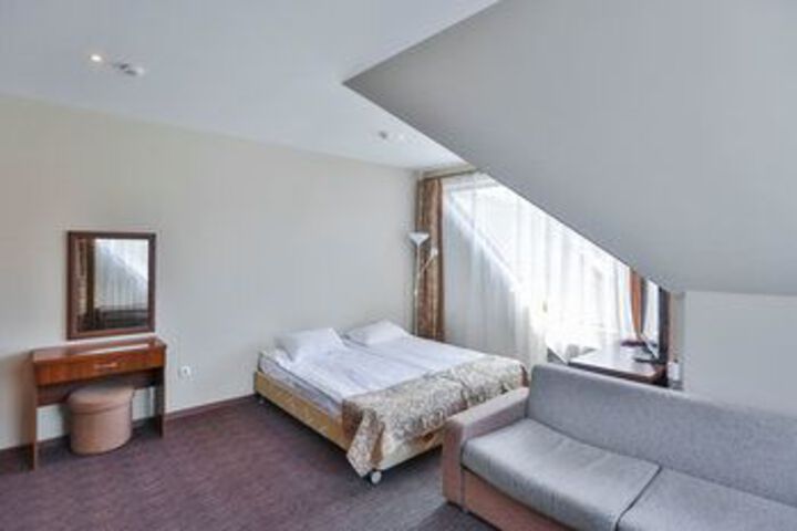 Room 19 of 25