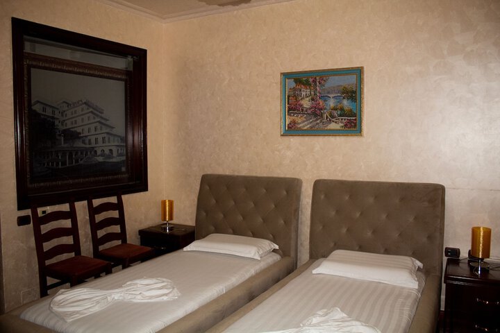 Room 12 of 17