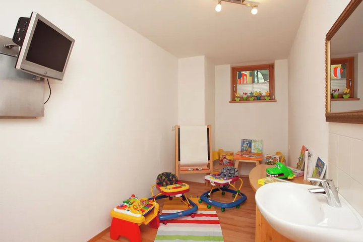 Room 5 of 20