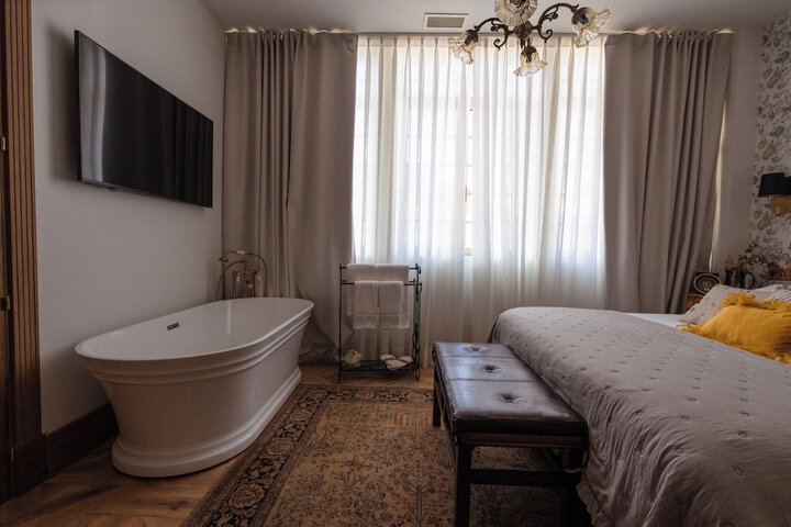 Room 6 of 68