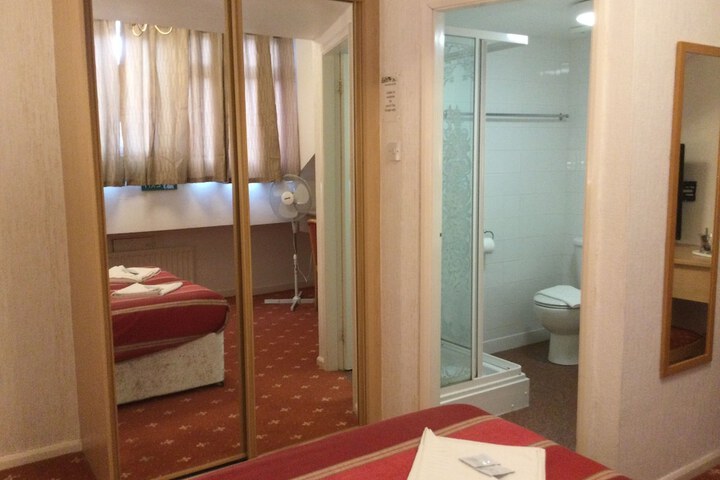 Room 103 of 170