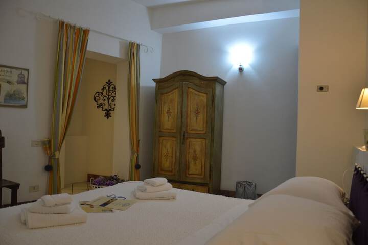 Room 4 of 92