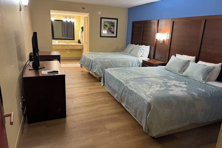 Room 5 of 10