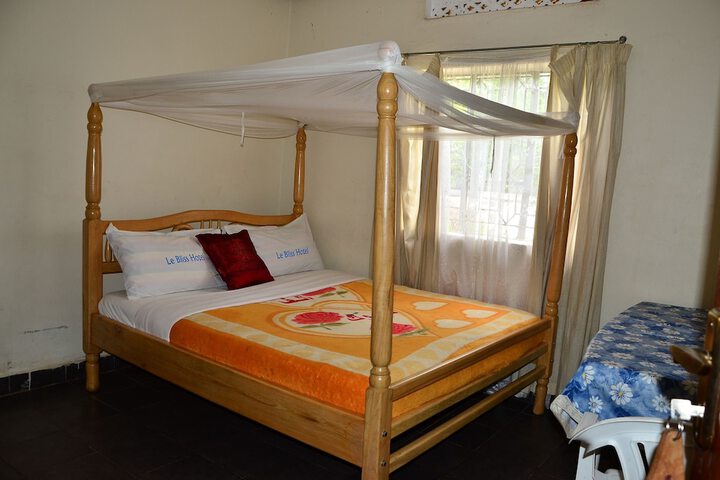 Room 5 of 5