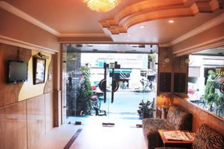 OYO ROOMS NEAR JHANDEWALAN METRO