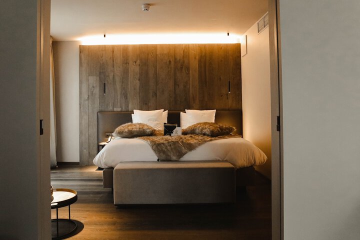 Room 16 of 102