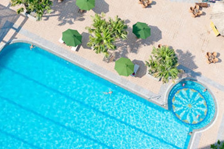 Pools & Facilities