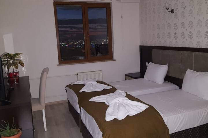 Room 9 of 29