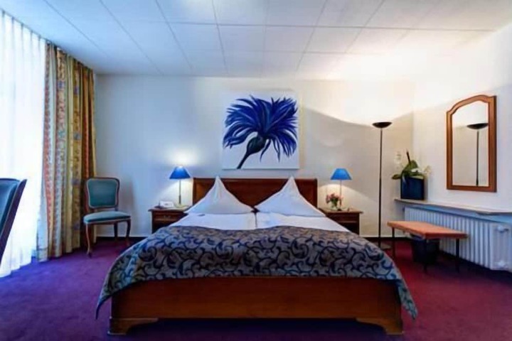 Room 12 of 43
