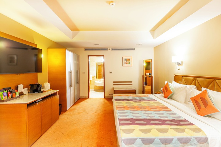 Room 6 of 40