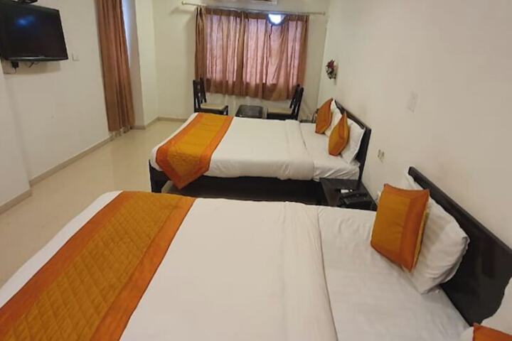 Room 25 of 33
