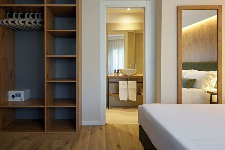 Room 14 of 64