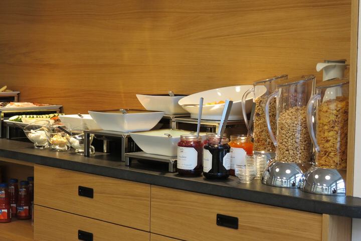 Breakfast/Coffee Service 69 of 82