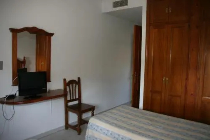 Room 6 of 16