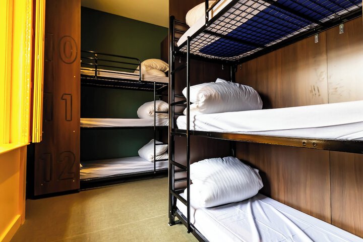Room 6 of 30