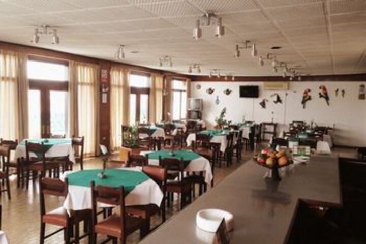 Dining 9 of 10