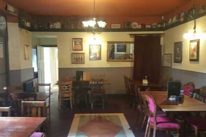 Lounge 19 of 27