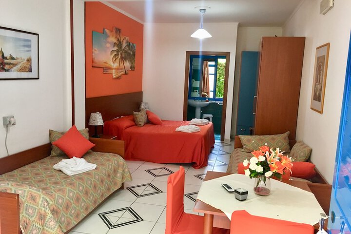 Room 8 of 120