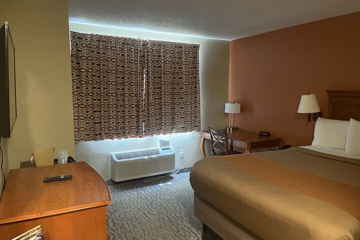 Room 12 of 19