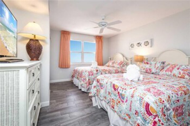 Room 25 of 28