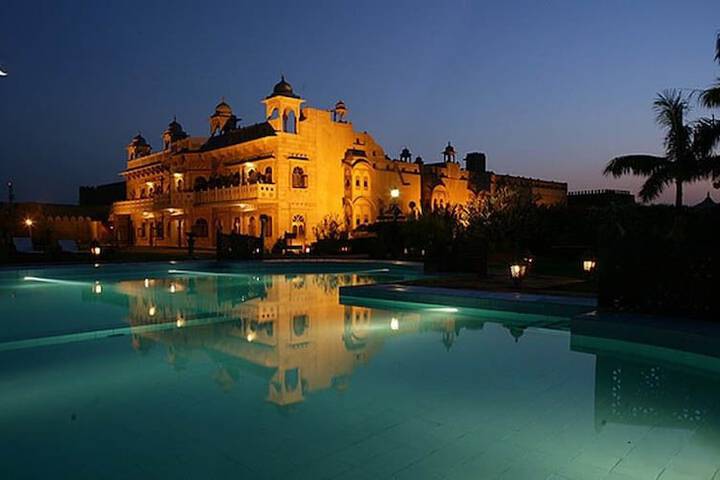 Pool Hotel