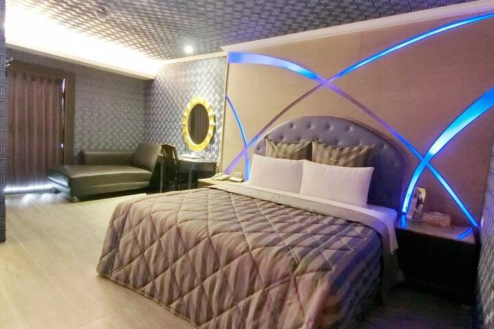 Room 7 of 24