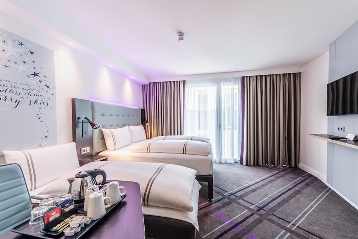Room 6 of 18