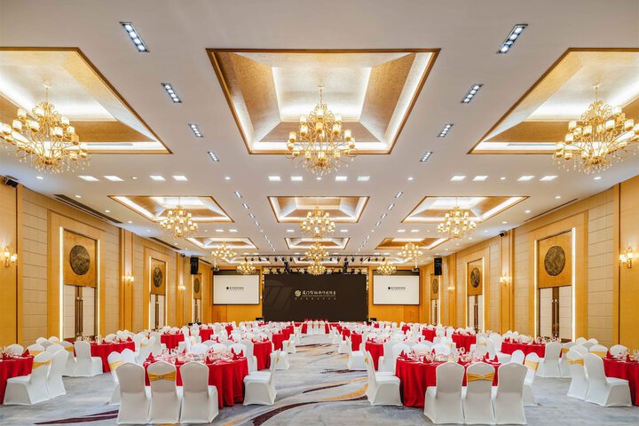 Ballroom/Hall 56 of 82