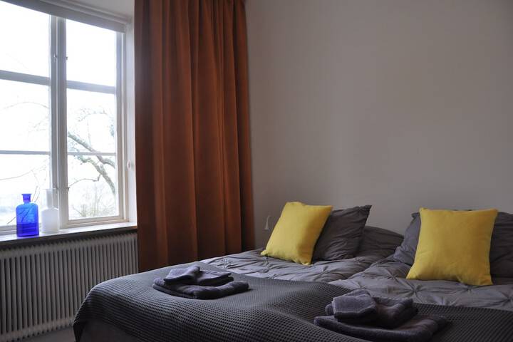 Room 7 of 42