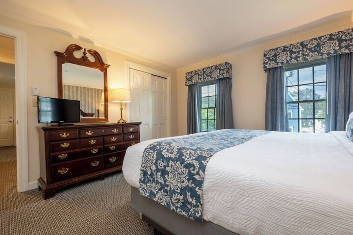 Room 33 of 176