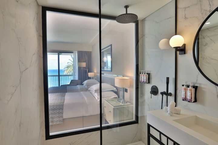 Room 30 of 315