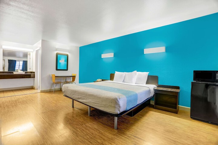 Room 5 of 24