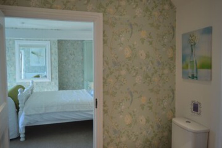 Room 4 of 33