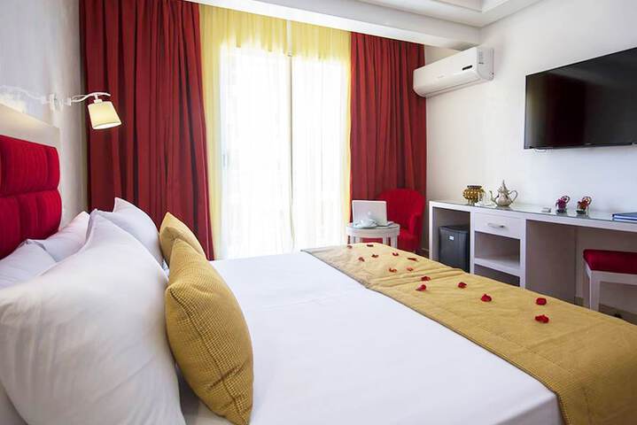 Room 13 of 77