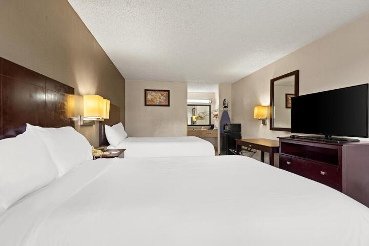 2 Double Beds (10 of 10)