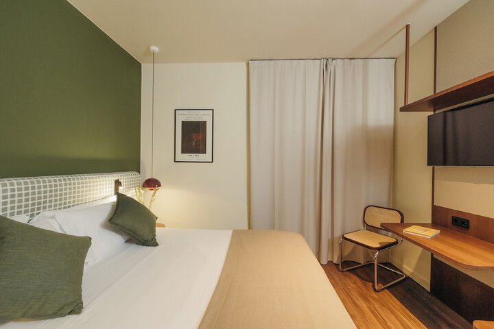 Room 17 of 29