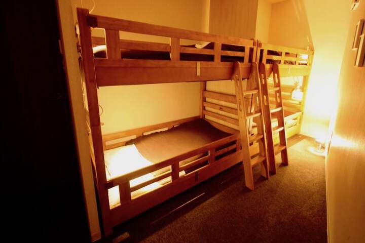 Room 15 of 77