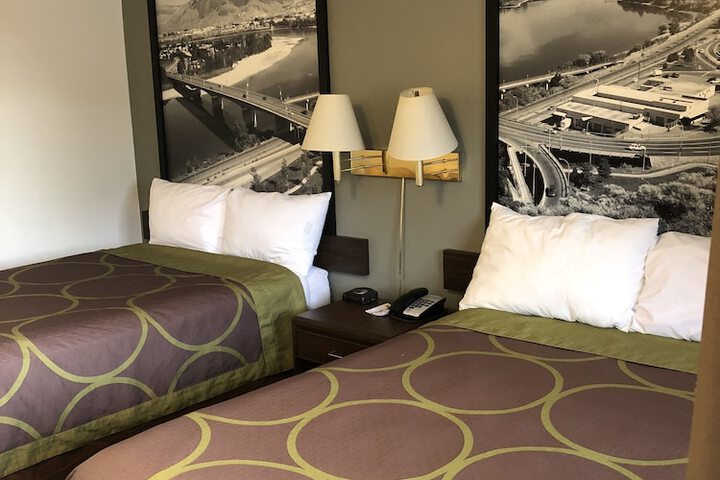 Room 8 of 36