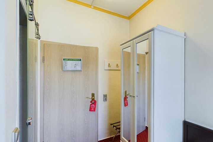 Room 25 of 85