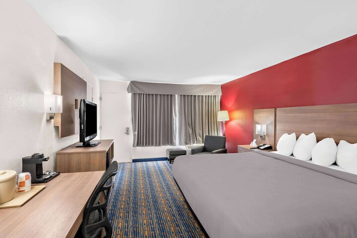 Room 10 of 41