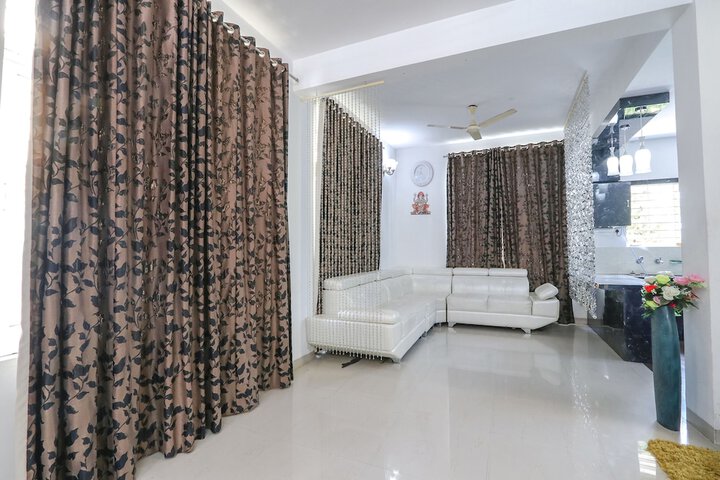 Hotel Interior 10 of 27