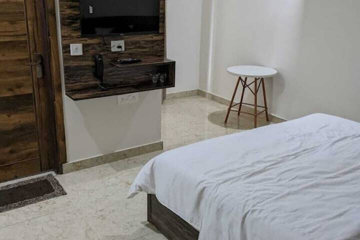 Room 3 of 16