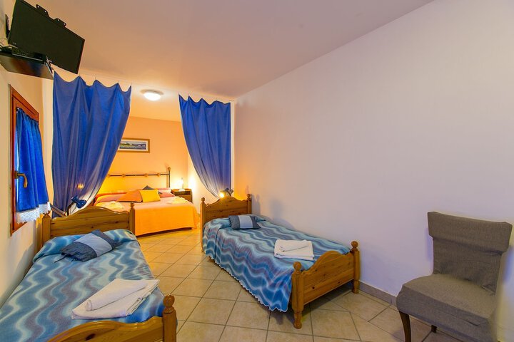 Room 6 of 47