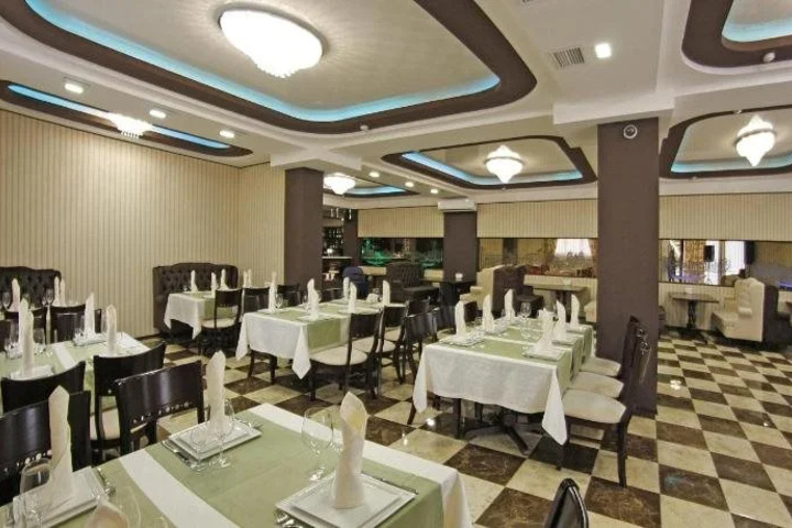 Dining 19 of 19