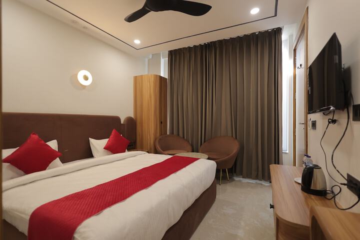 Room 13 of 83