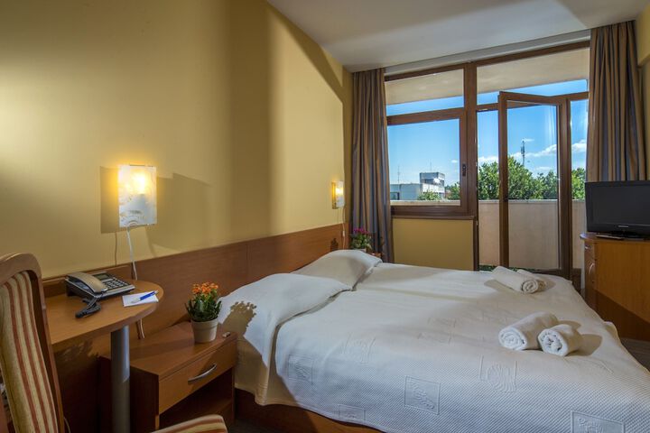 Room 4 of 31