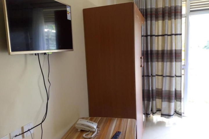 Room 17 of 32